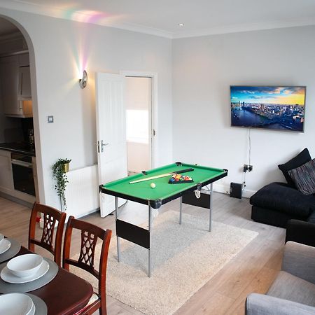 Bright Private Terrace - Free Private Parking - Tv - Wifi - Netflix Apartment Кройдон Екстериор снимка