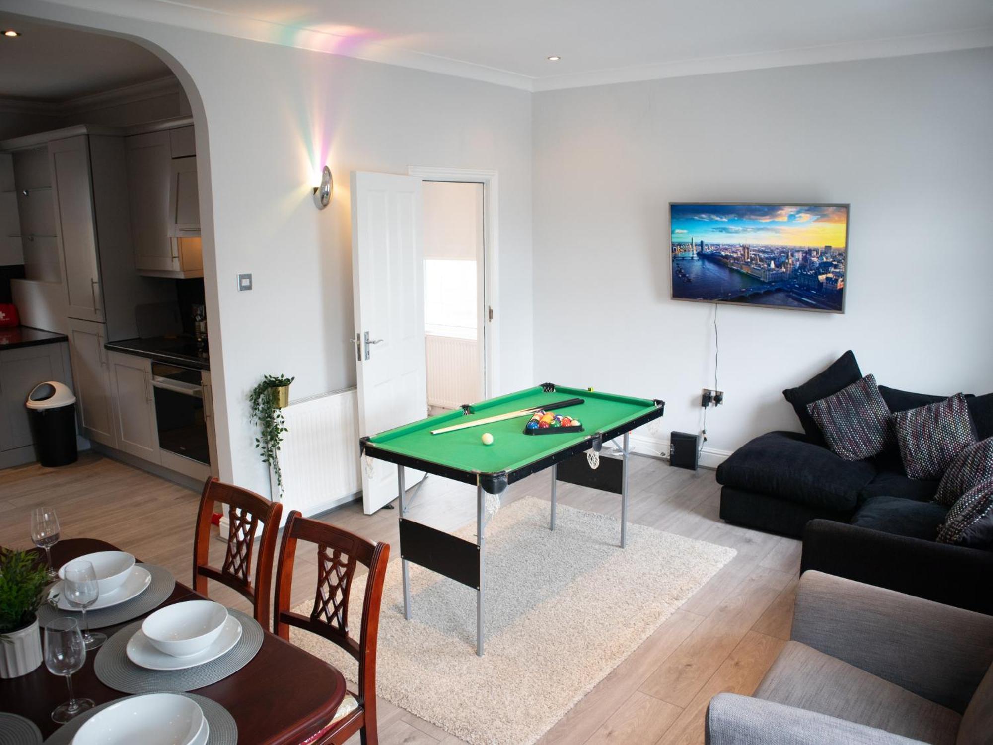 Bright Private Terrace - Free Private Parking - Tv - Wifi - Netflix Apartment Кройдон Екстериор снимка