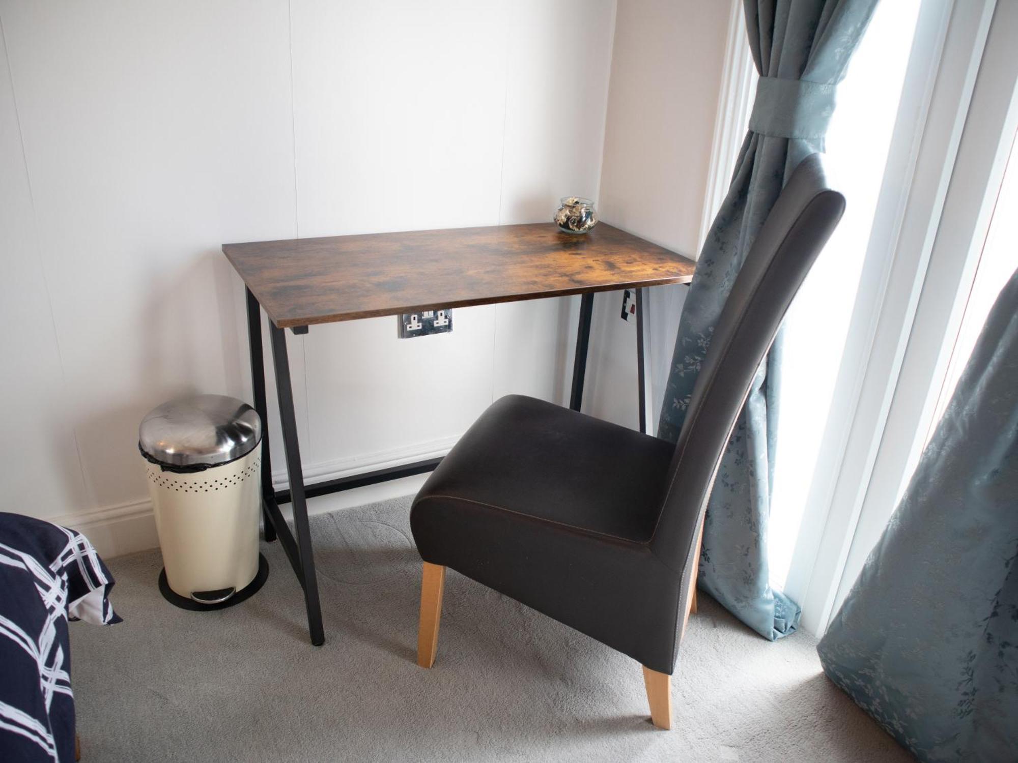 Bright Private Terrace - Free Private Parking - Tv - Wifi - Netflix Apartment Кройдон Екстериор снимка