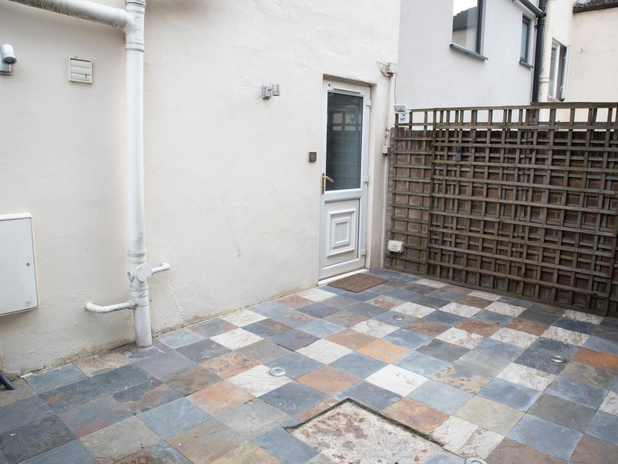 Bright Private Terrace - Free Private Parking - Tv - Wifi - Netflix Apartment Кройдон Екстериор снимка