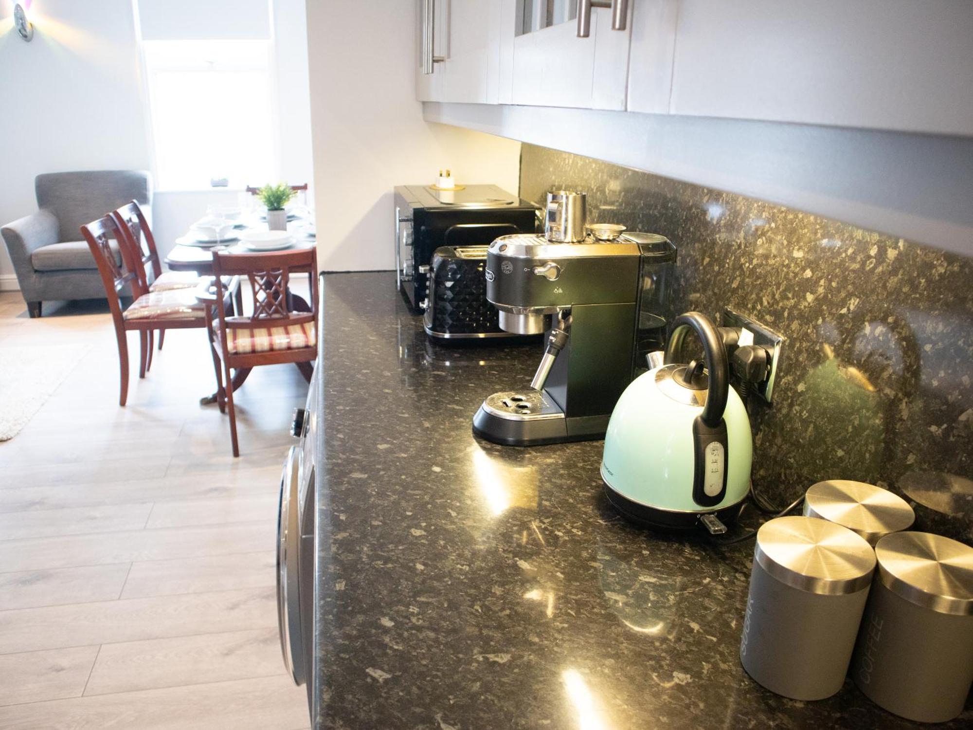 Bright Private Terrace - Free Private Parking - Tv - Wifi - Netflix Apartment Кройдон Екстериор снимка