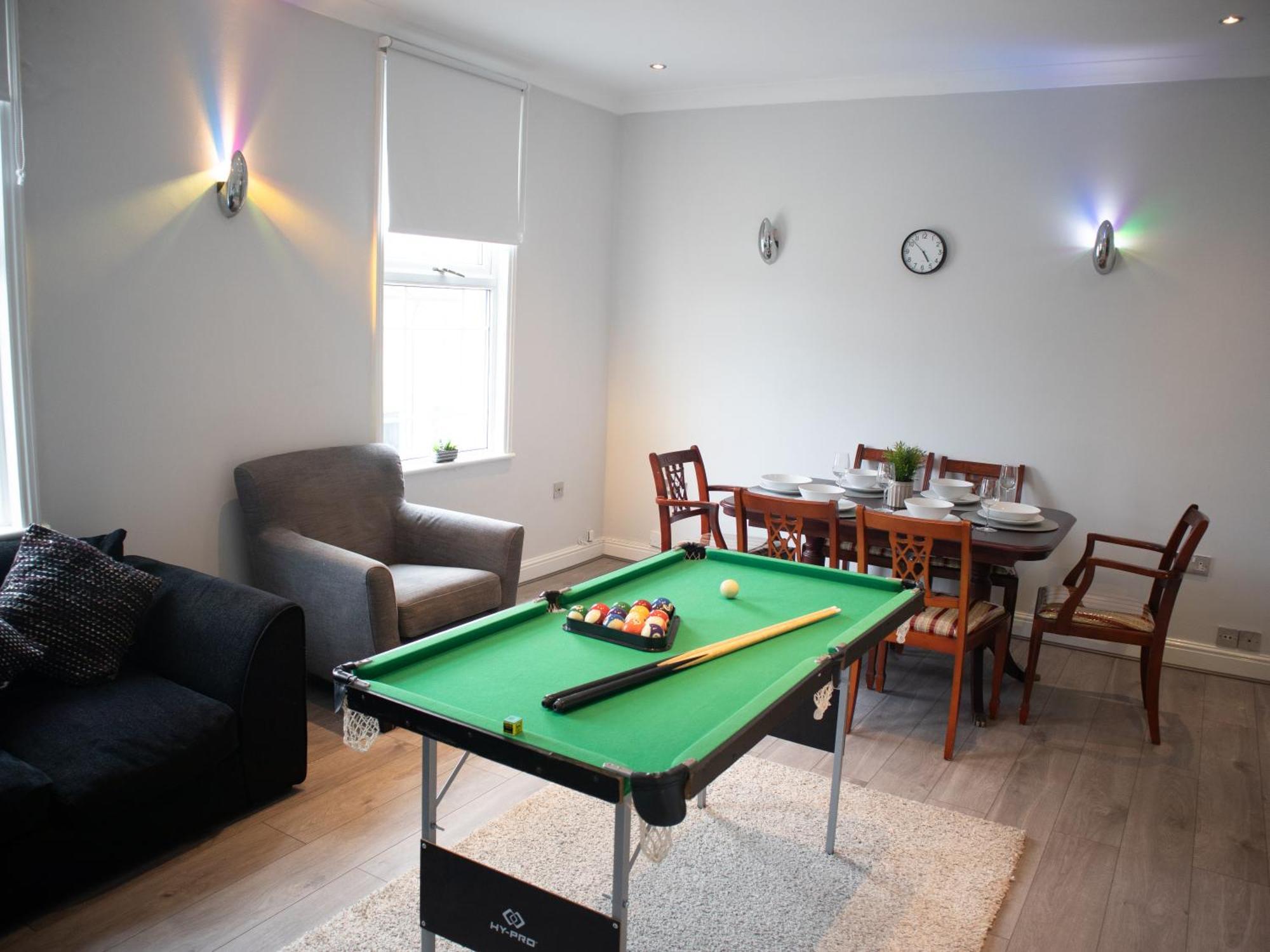 Bright Private Terrace - Free Private Parking - Tv - Wifi - Netflix Apartment Кройдон Екстериор снимка