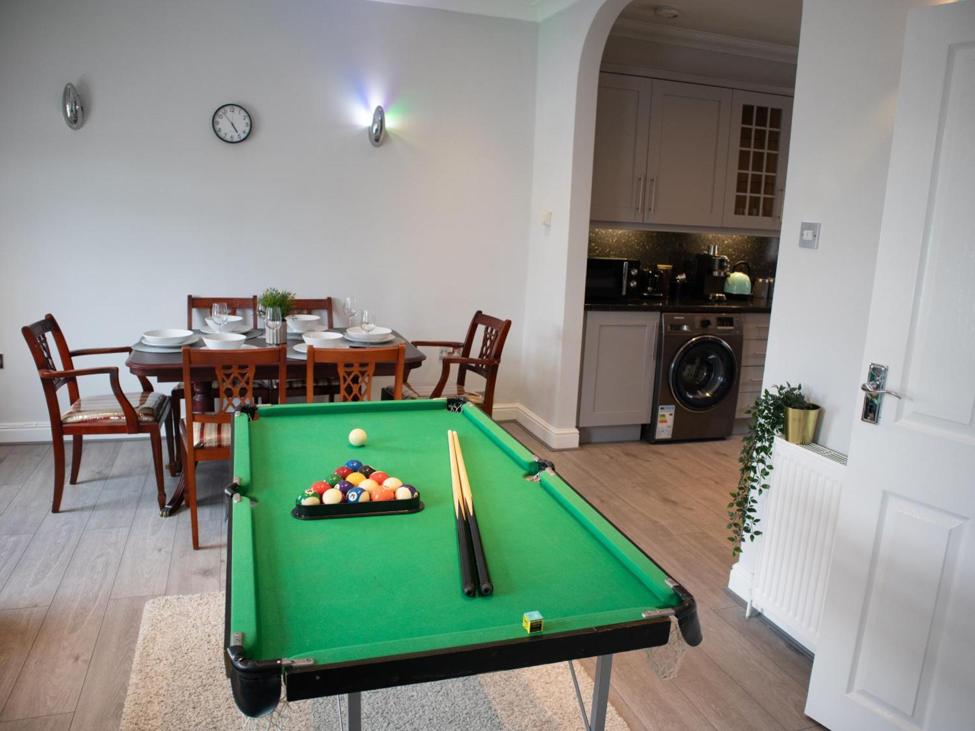 Bright Private Terrace - Free Private Parking - Tv - Wifi - Netflix Apartment Кройдон Екстериор снимка