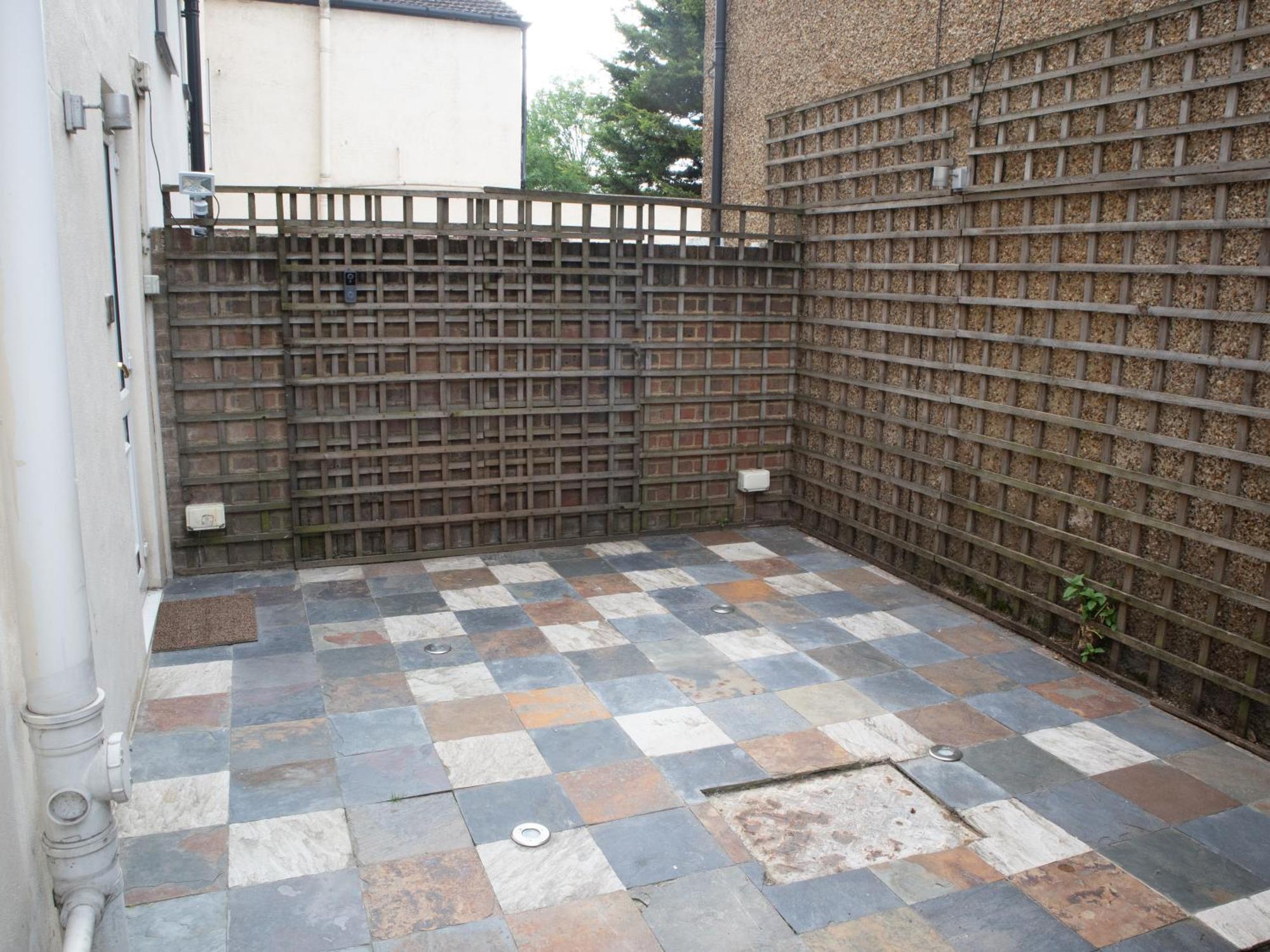 Bright Private Terrace - Free Private Parking - Tv - Wifi - Netflix Apartment Кройдон Екстериор снимка
